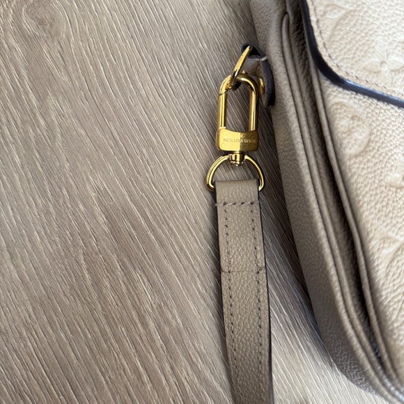 Louis Vuitton Pochette Métis in Turtle Dove - Picture 12 of 13